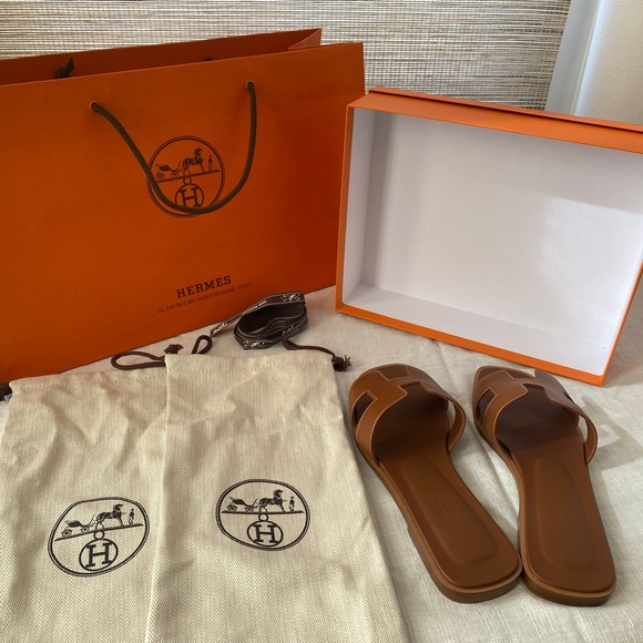 Hermes Oran Sandal, Brown (Gold) Size EU 39, US 8 - Picture 6 of 9